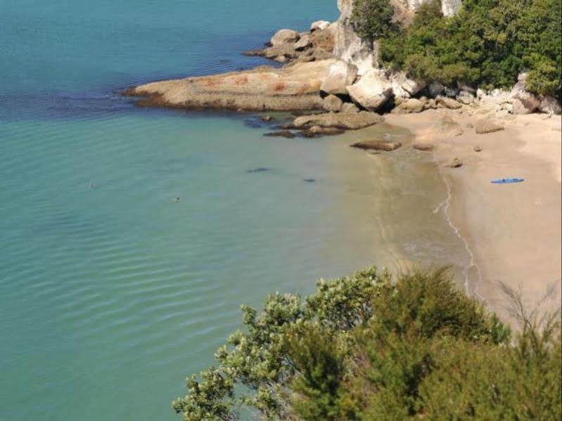 970 Lonely Bay Lodge Cooks Beach Экстерьер фото